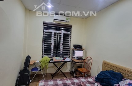 Bán nhà Tam Trinh 31 m2, 2 tỷ 950, có sân để xe rộng. LH: 0947865456